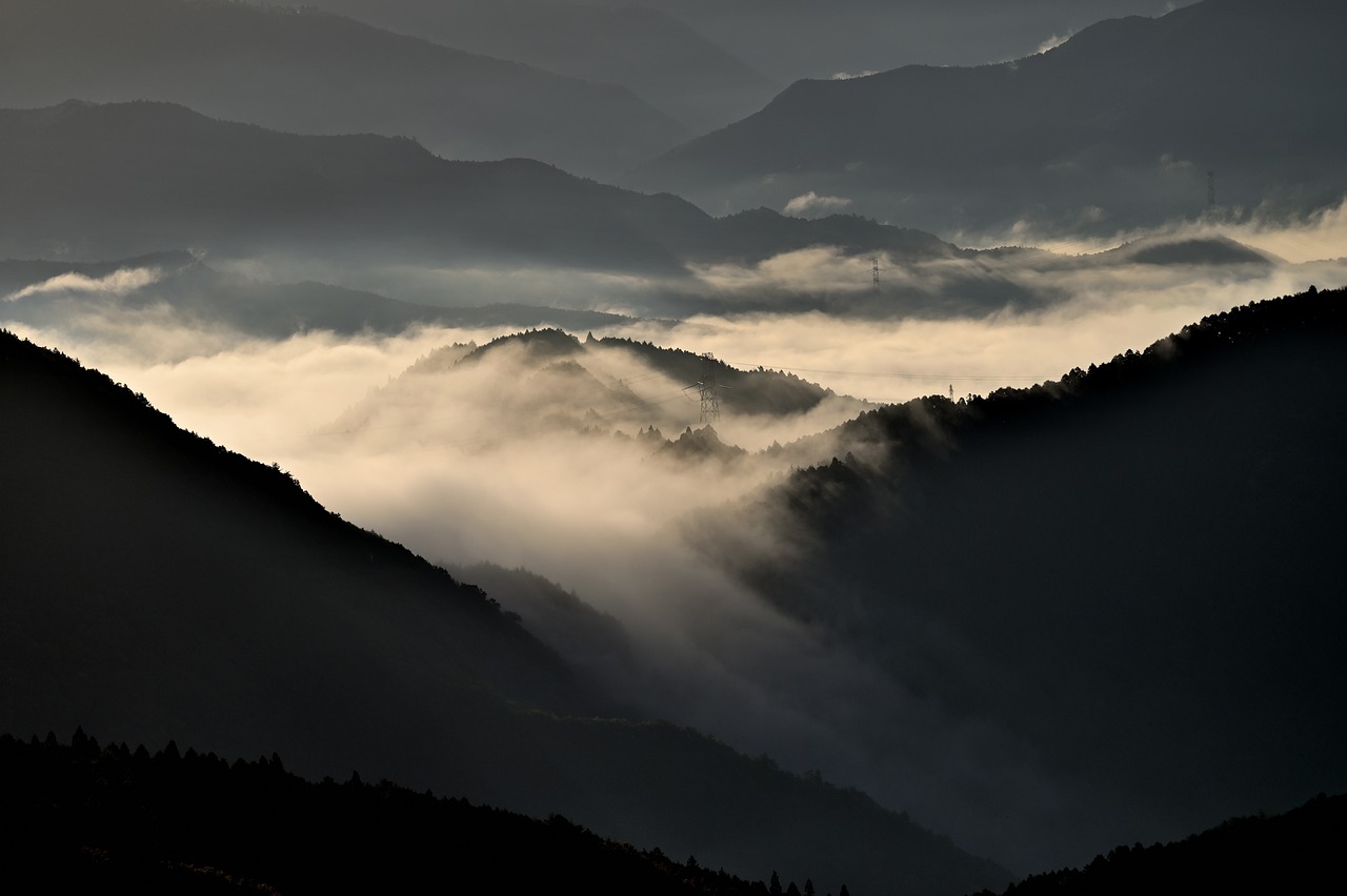 How to Use Light and Shadow to Tell a Story in Your Travel Photos